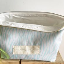Load image into Gallery viewer, Bolsa plastificada XL ZEBRA TURQUESA