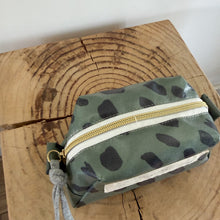 Load image into Gallery viewer, necessaire pequeno HORTELÃ