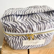 Load image into Gallery viewer, Necessaire térmico ZEBRA CINZA