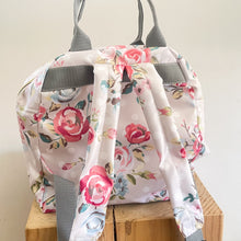 Load image into Gallery viewer, Mochila pequena FLORAL