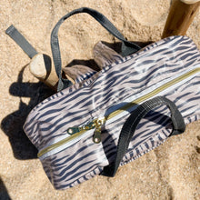 Load image into Gallery viewer, Mochila térmica ZEBRA TAUPE