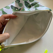 Load image into Gallery viewer, Bolsa xl plastificada com defeito tecido