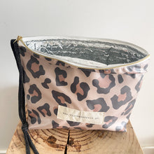 Load image into Gallery viewer, Bolsa térmica LEOPARDO ESCURO