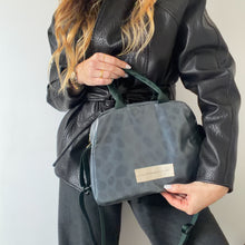 Load image into Gallery viewer, Lancheira M ESMERALDA