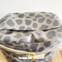 Load image into Gallery viewer, Necessaire térmico OLIVE