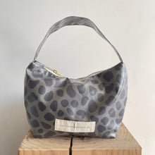 Load image into Gallery viewer, Mini carteira OLIVE