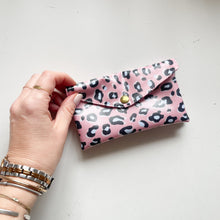 Load image into Gallery viewer, Carteira de mola ANIMAL PRINT ROSA