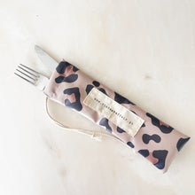 Load image into Gallery viewer, Bolsa para talheres LEOPARDO ESCURO