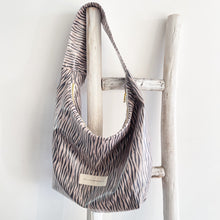 Load image into Gallery viewer, Maxi carteira ZEBRA TAUPE