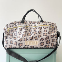 Load image into Gallery viewer, Saco de desporto LEOPARDO CLARO