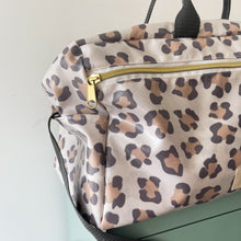 Load image into Gallery viewer, Saco de desporto LEOPARDO CLARO