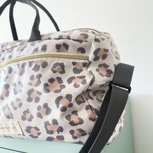 Load image into Gallery viewer, Saco de desporto LEOPARDO CLARO
