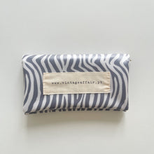 Load image into Gallery viewer, Carteira de mola ZEBRA CINZA