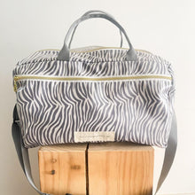 Load image into Gallery viewer, saco de desporto ZEBRA CINZA