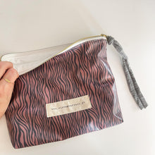 Load image into Gallery viewer, bolsa plastificada XL CHERRY