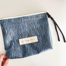 Load image into Gallery viewer, bolsa plastificada XL DEEP BLUE