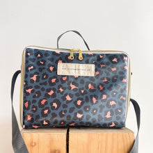 Load image into Gallery viewer, lancheira BOX ANIMAL PRINT BLUE