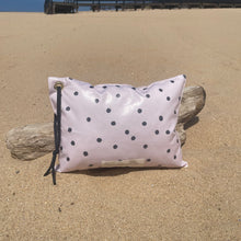 Load image into Gallery viewer, Almofada de Praia BOLINHAS BEGE