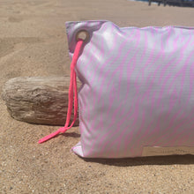 Load image into Gallery viewer, Almofada de Praia ZEBRA ROSA NEON