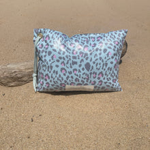 Load image into Gallery viewer, Almofada de Praia ANIMAL PRINT VERDE