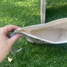 Load image into Gallery viewer, Bolsa XL MANCHA CINZA CLARO