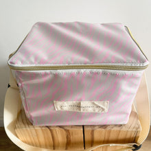 Load image into Gallery viewer, Lancheira grande ZEBRA ROSA NEON