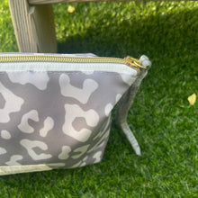 Load image into Gallery viewer, Bolsa XL MANCHA CINZA CLARO