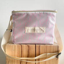 Load image into Gallery viewer, Lancheira grande ZEBRA ROSA NEON