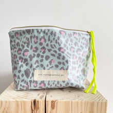 Load image into Gallery viewer, Bolsa térmica ANIMAL PRINT VERDE