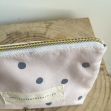 Load image into Gallery viewer, Bolsa média BOLINHAS fundo beige