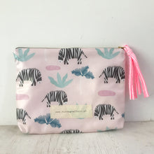 Load image into Gallery viewer, Bolsa XL PINK ZEBRAS