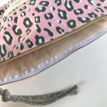 Load image into Gallery viewer, Bolsa grande ANIMAL PRINT ROSA
