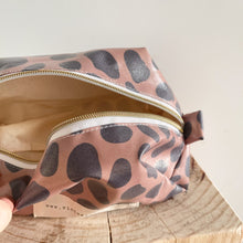 Load image into Gallery viewer, Necessaire grande CASTANHO &amp; PRETO