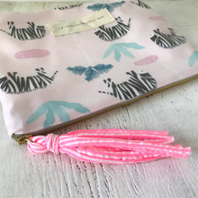 Load image into Gallery viewer, Bolsa XL PINK ZEBRAS