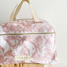 Load image into Gallery viewer, Saco fim de semana SNAKE PRINT