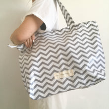 Load image into Gallery viewer, Saco de alças CHEVRON CINZA