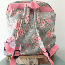 Load image into Gallery viewer, Mochila grande FLORAL