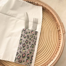 Load image into Gallery viewer, Individual de mesa com bolso ANIMAL PRINT CAQUI