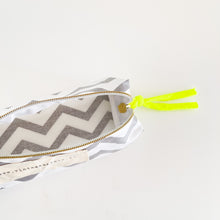 Load image into Gallery viewer, Estojo CHEVRON