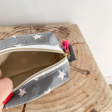 Load image into Gallery viewer, Necessaire pequeno ESTRELAS ANTRACITE