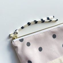 Load image into Gallery viewer, Bolsa média BOLINHAS fundo beige