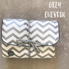 Load image into Gallery viewer, Muda fraldas GREY CHEVRON