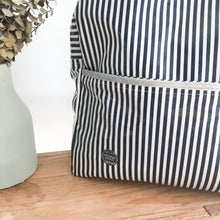Load image into Gallery viewer, Mochila grande RISCAS NAVY