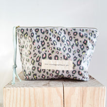 Load image into Gallery viewer, Bolsa térmica ANIMAL PRINT CAQUI