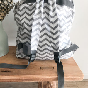 Mochila grande CHEVRON cinza