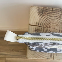 Load image into Gallery viewer, Necessaire ou estojo XL MANCHA CINZA
