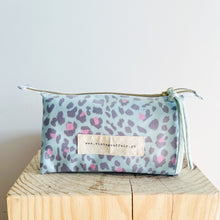 Load image into Gallery viewer, Estojo triplo ANIMAL PRINT VERDE
