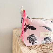 Load image into Gallery viewer, Necessaire XL  FOLHAS