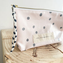Load image into Gallery viewer, Bolsa grande BOLINHAS fundo beige