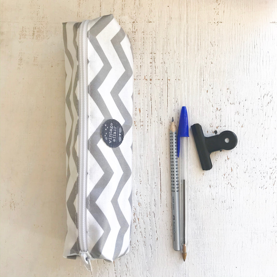 Estojo CHEVRON cinza